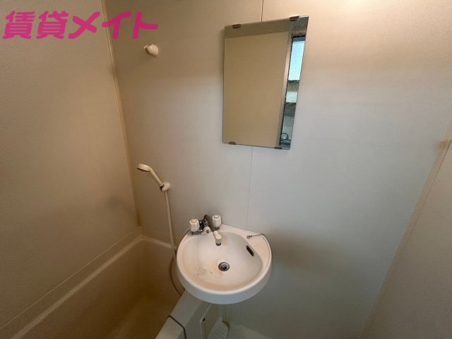 洗面設備　同物件別部屋の写真