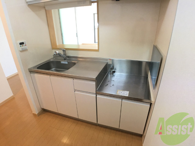 キッチン　こちらはキッチン。ガスコンロが設置できますね。