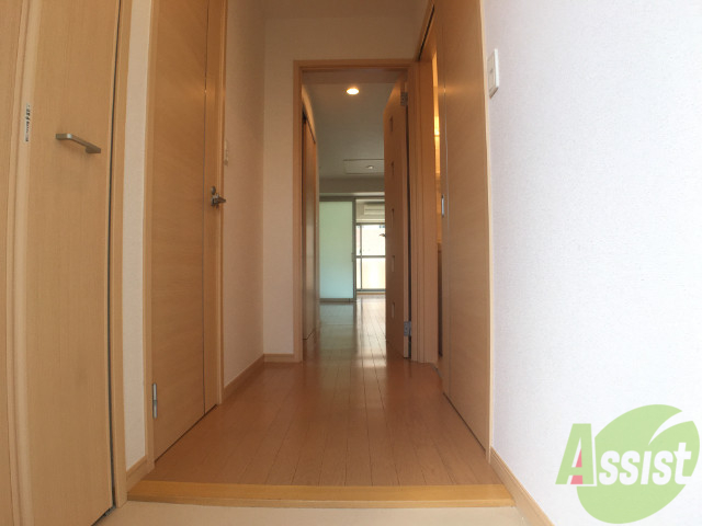 玄関　玄関からの様子です。すぐ左側はシューズボックスになっています