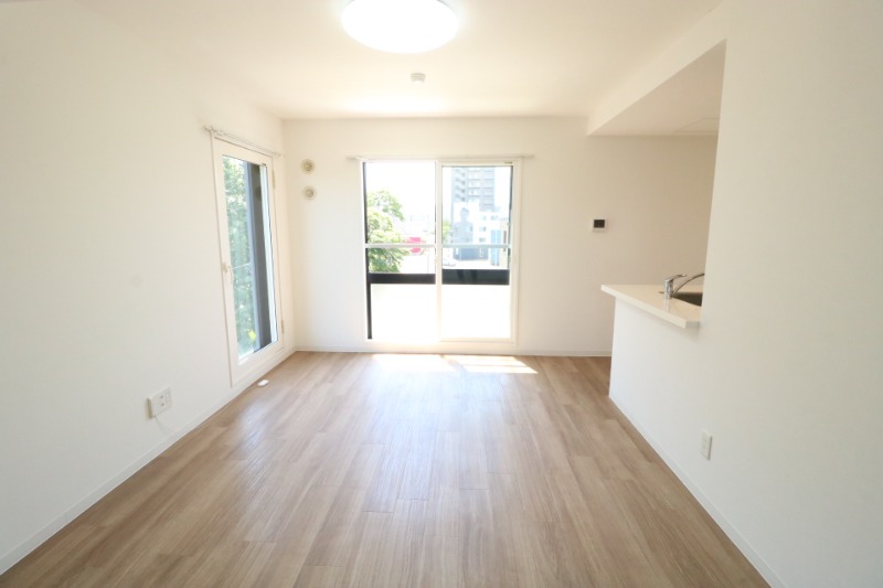 居室・リビング　２面採光のリビング♪