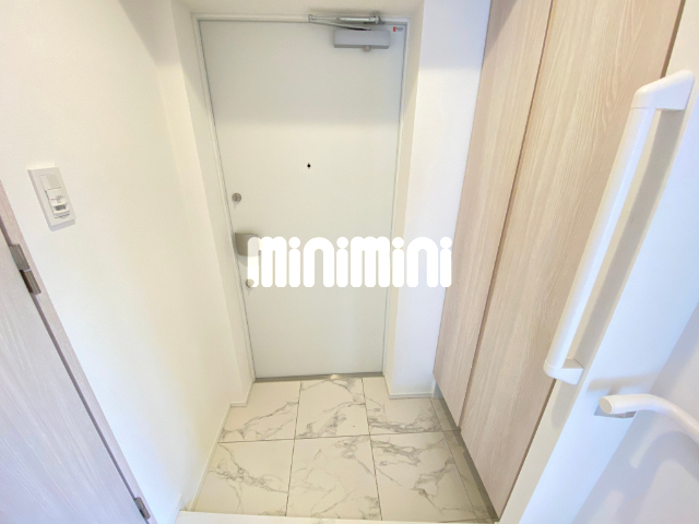 玄関　同間取り別部屋写真です