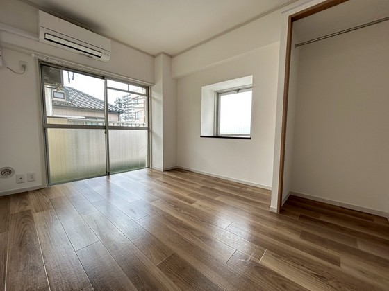 居室・リビング　※別号室の写真です。