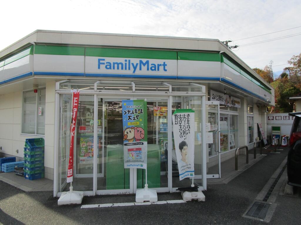 コンビニ　ファミリーマート奥出雲三成店（コンビニ）まで1117m