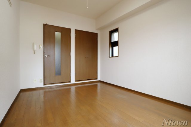 居室・リビング　こちらのリビングで趣味の時間をお楽しみください