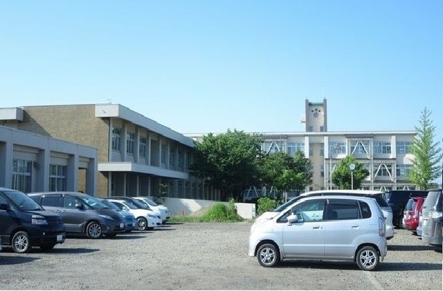 小学校　美唄市立中央小学校（小学校）まで600m