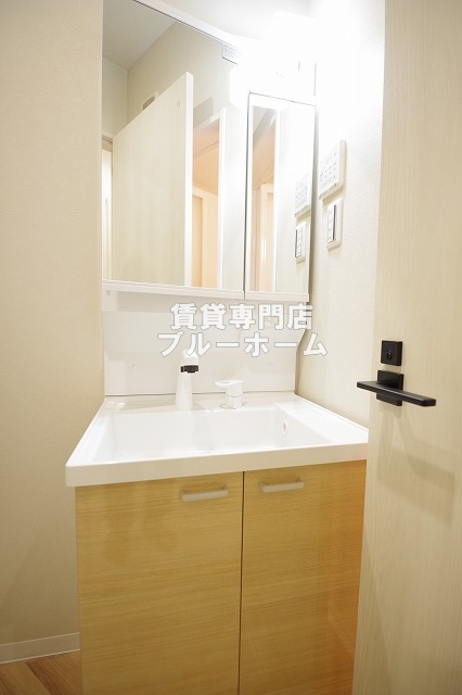 洗面設備　オシャレな独立洗面台！