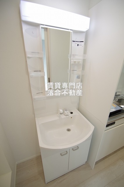 洗面設備　独立洗面化粧台付き