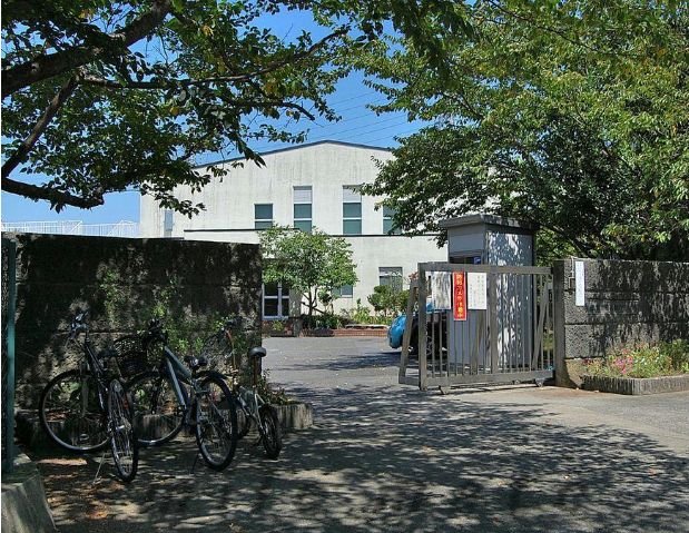 小学校　西鎌倉小学校（小学校）まで611m