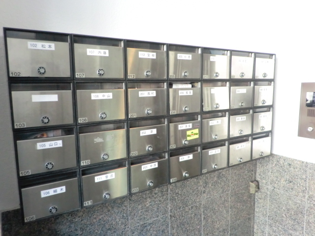 ロビー　ポストです。