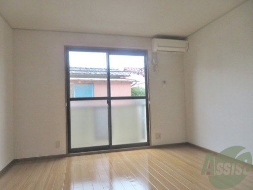 居室・リビング　８帖の帖の洋室です。広々として、きれいですね。