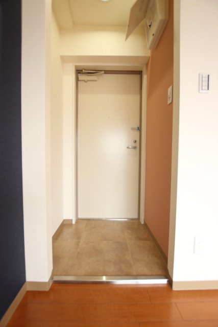 玄関　同物件別号室