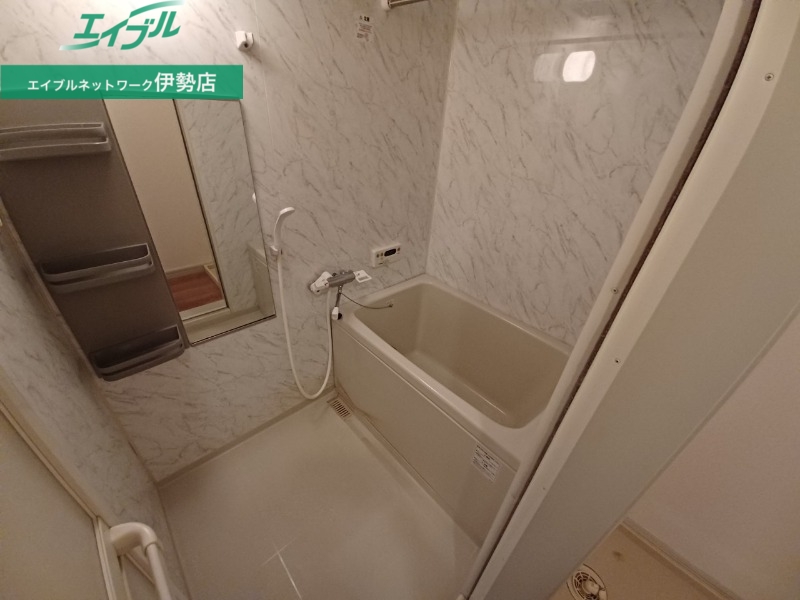 バス・シャワールーム　同建物の別部屋写真です