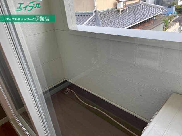 バルコニー　同建物の別部屋写真です