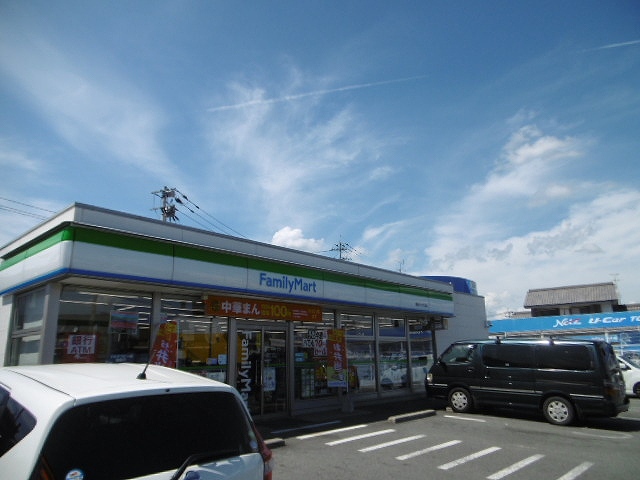 コンビニ　ファミリーマート飛田バイパス店（コンビニ）まで450m