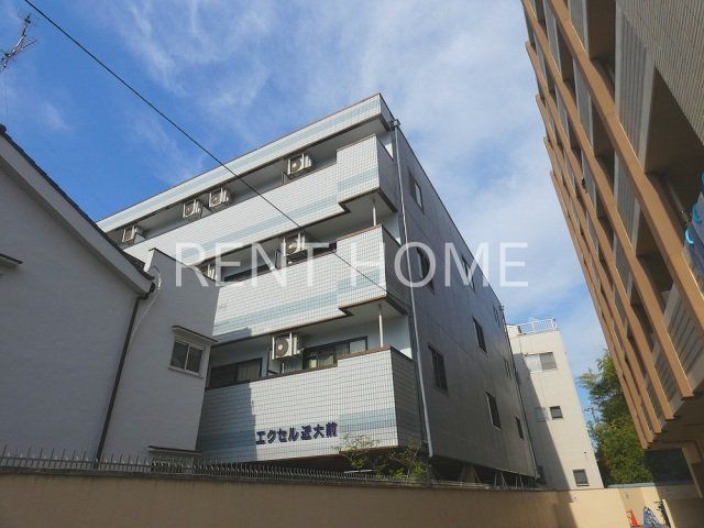 建物外観　鉄骨造４階建て