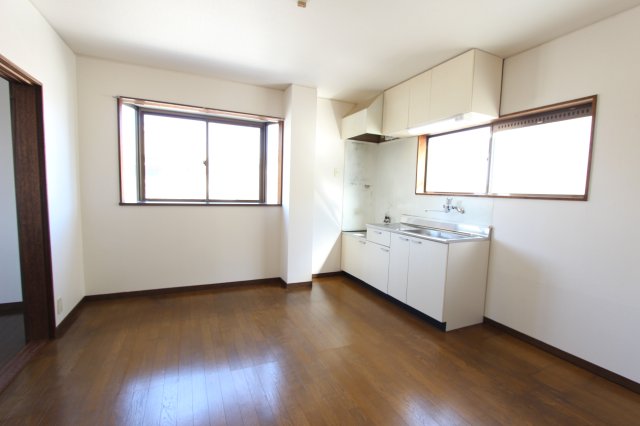 居室・リビング　※別の号室の参考写真になります。