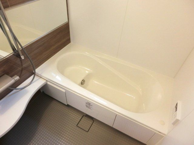 バス・シャワールーム　広々1坪バスです