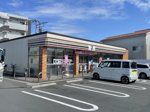 コンビニ　セブンイレブン（コンビニ）まで408m