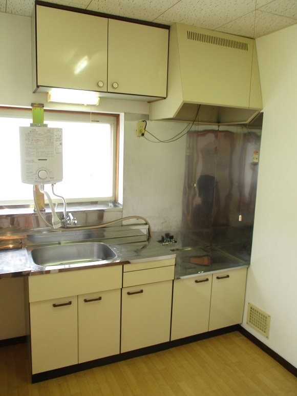 キッチン　キッチンも窓付きです♪