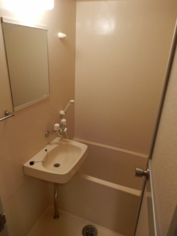 バス・シャワールーム　図面と現状に相違がある場合には現状を優先