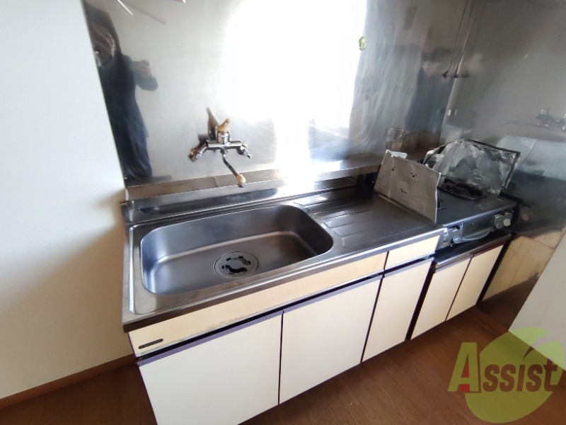 キッチン　キッチンは綺麗で調理スペースもしっかりございます。