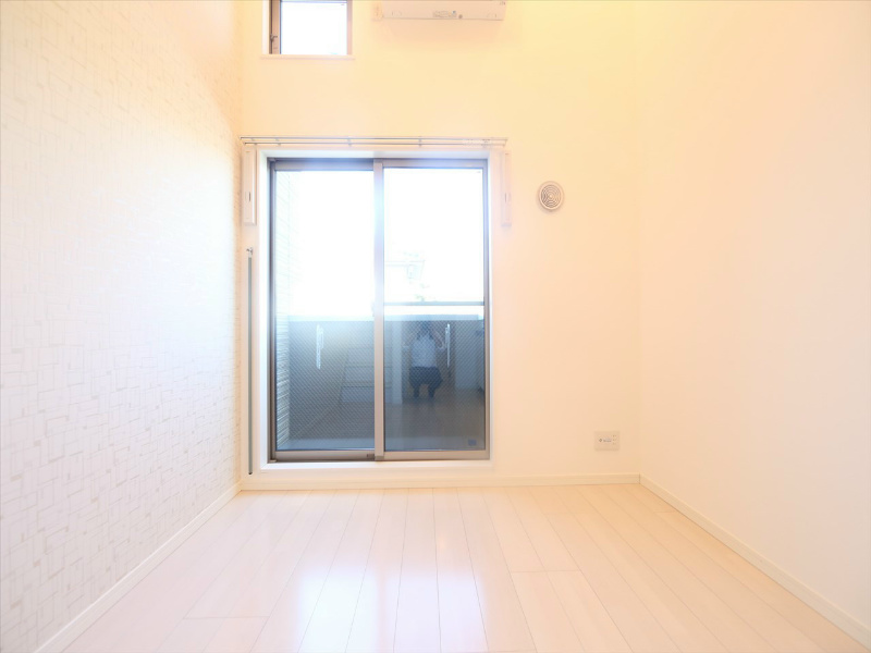 バルコニー　洋室6.4帖　上階ロフト2.9帖（収納でも部屋でも使えます）