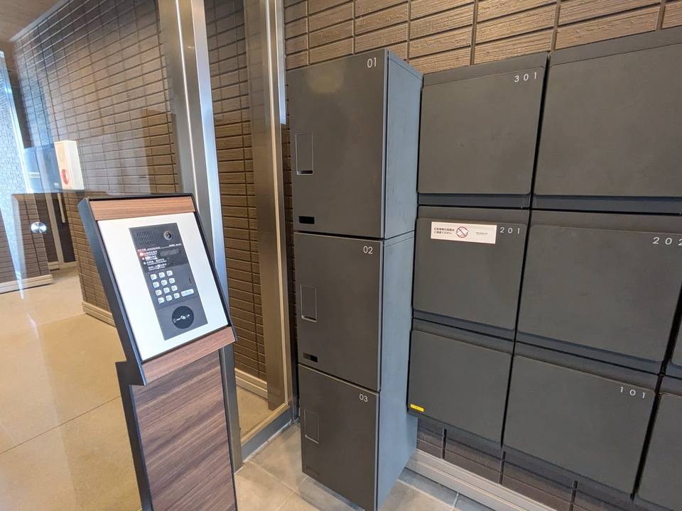 エントランス　宅配ボックス