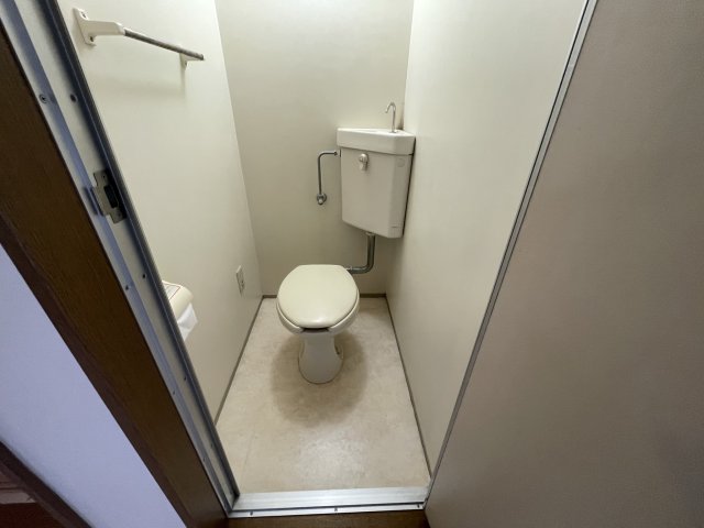 トイレ　(参考)同マンション同間取り他部屋の写真