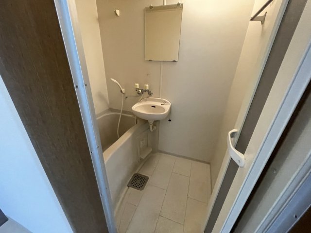 バス・シャワールーム　(参考)同マンション同間取り他部屋の写真