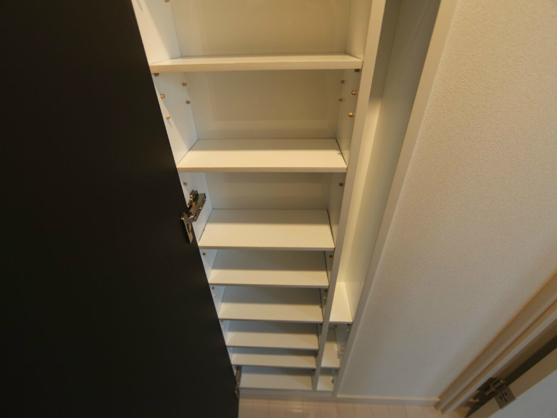 玄関　玄関　シューズボックス付（収納充実してます）