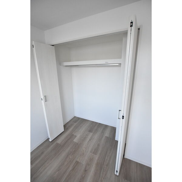 収納　壁一面の大型クローゼット付きです！