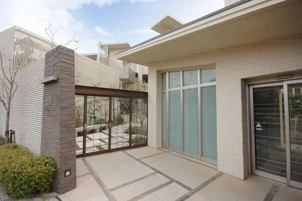 ロビー　オートロック完備