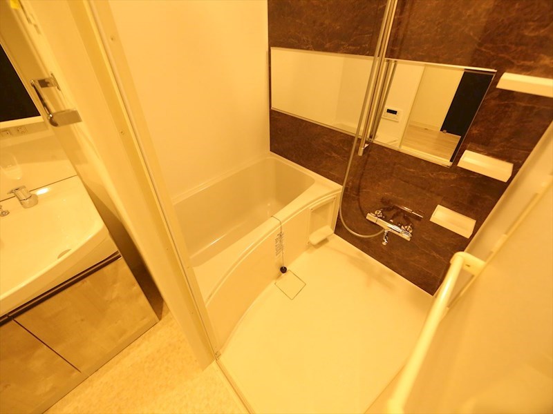 バス・シャワールーム　浴室暖房乾燥機付　追い焚き・オートバス機能付お風呂