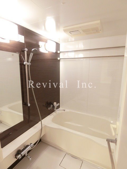 バス・シャワールーム　追い焚き・浴室乾燥完備でございます