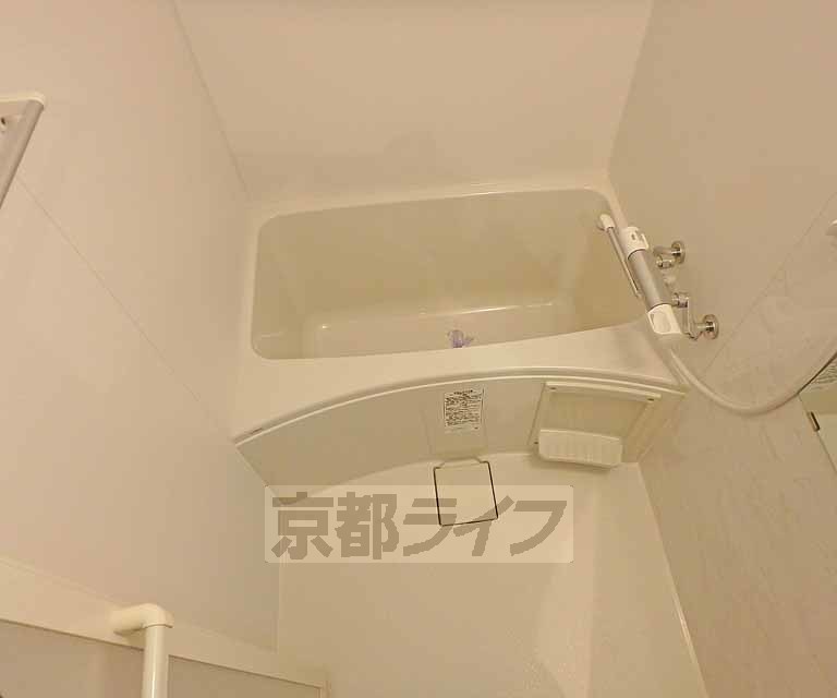 バス・シャワールーム　ゆったり浸かれるお風呂です。