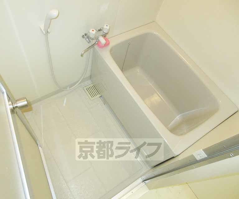 バス・シャワールーム　清潔で快適なお風呂です。