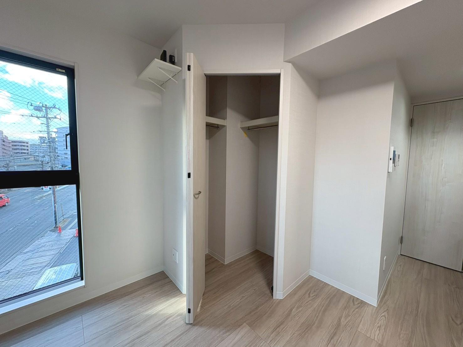 収納　奥行きのあるウォークインクローゼットです(別部屋参考写真)