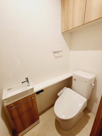 トイレ　※類似同間取り別部屋参考写真となります