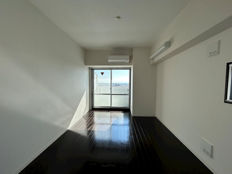 居室・リビング　同物件別部屋