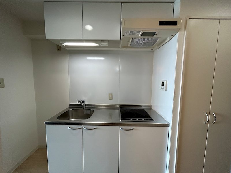 キッチン　同物件別部屋