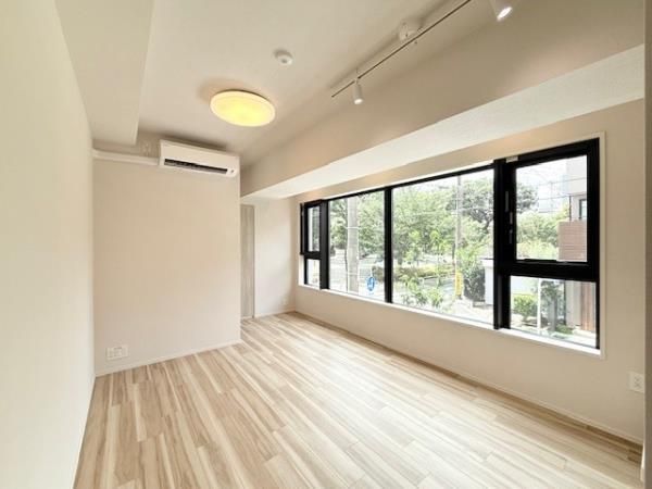 居室・リビング　こちらのリビングで趣味の時間をお楽しみください