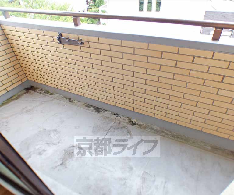 バルコニー　広々としたバルコニーです。