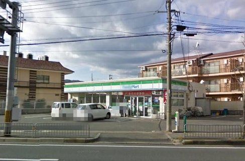 コンビニ　ファミリーマート上桂三ノ宮町店（コンビニ）まで562m