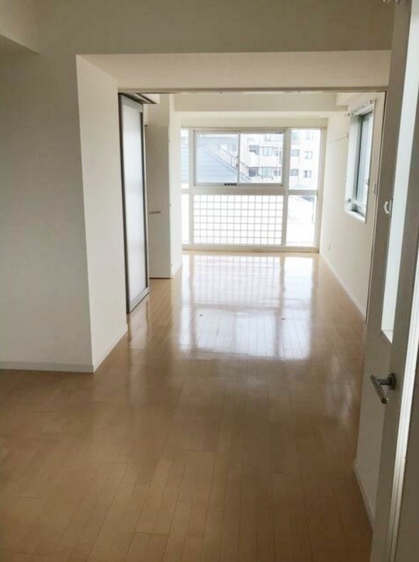 居室・リビング　こちらのリビングで趣味の時間をお楽しみください♪