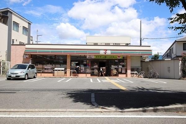 コンビニ　セブン-イレブン尼崎園田学園前店（コンビニ）まで109m