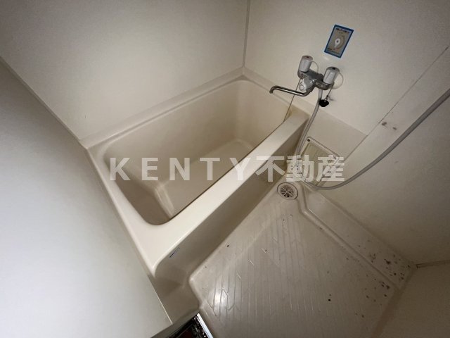 バス・シャワールーム　コンパクトで使いやすいお風呂です