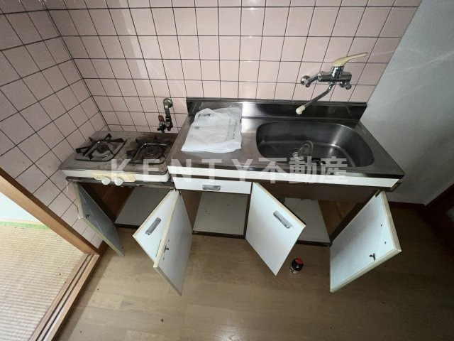 キッチン　コンパクトなキッチンで掃除もラクラク