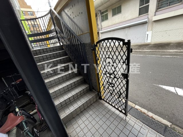 エントランス　落ち着いたエントランスです