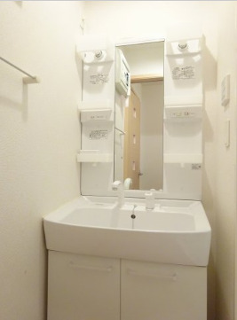 洗面設備　写真は別の部屋のものです。