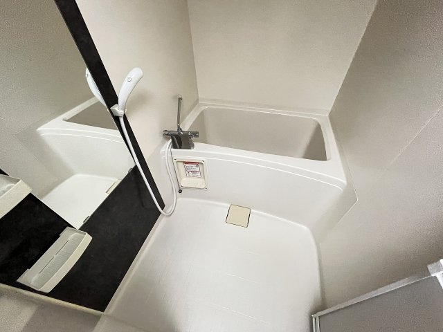 バス・シャワールーム　コンパクトで使いやすいお風呂です